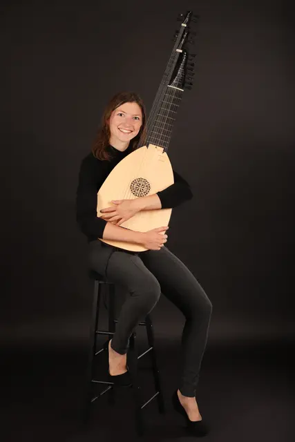 Anastasia Yauzrezava mit der Barocklaute | Foto: Anastasia Yauzrezava