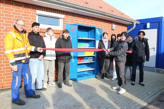 Der neue Tauschschrank für Werkzeuge auf der Entsorgungsanlage in Drage ist eingeweiht | Foto: Landkreis Harburg