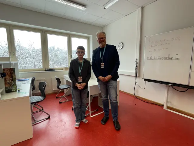 Lernpartner Tjorben L. (li.) im Lernbüro