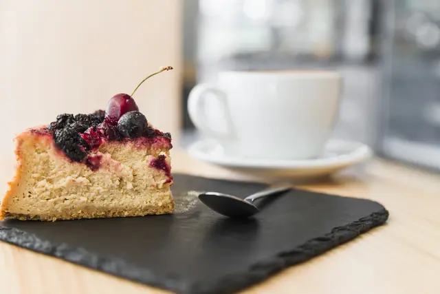 Bei Kaffee und Kuchen steht beim Seniorennachmittag in Sangenstedt die gesellige Runde im Mittelpunkt | Foto: Freepik
