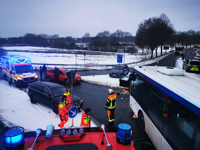 Unfall - Kreuzungsbereich der Straße „Unner de Bult“ und der Maschener Straße | Foto: Remon_Hirschmeier_FF Maschen
