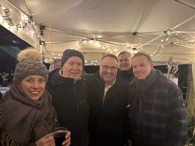 Schnacken vor Ort: Cornell Babendererde (v. li.), Jörg Berberich (Vorsitzender CDU Jesteburg), Jan Bauer (Kreis- und Landtag), Arndt Schäfer und Björn Stobbe  | Foto: CDU