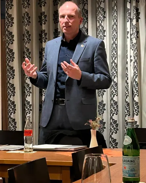 Bürgermeister Tobias Handtke spricht bei der Versammlung des SPD-Ortsvereins Neu Wulmstorf | Foto: T. Handtke