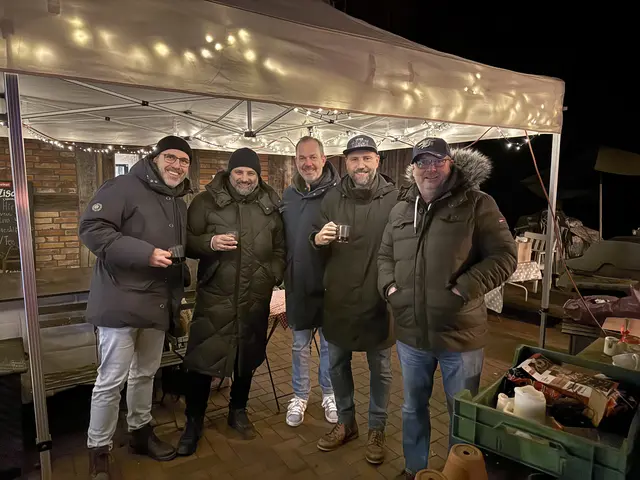 Roman Kohsiek (v. li., zweiter stellvertretender Vorsitzender), Aydin Yakin (Ratsmitglied), Harald Scheff, Marius Manneck und Torsten Kramer (CDU Vorstand) waren dabei | Foto: CDU