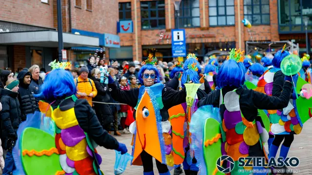 Platz 1 der Fußgruppen mit dem Thema "Fesche Fische feiern Faslam" von der Baugruppe Magic Deerns | Foto: Gregor Szielasko 