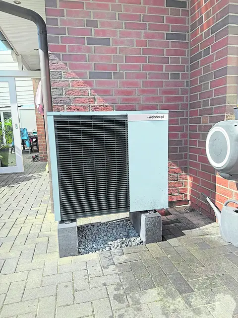 Platzsparend und flexibel: Gegen den allgemeinen Trend zur Monoblockanlage setzt das Team bei den Wärmepumpen oft auf die Split-Wärmepumpen | Foto: Husmann