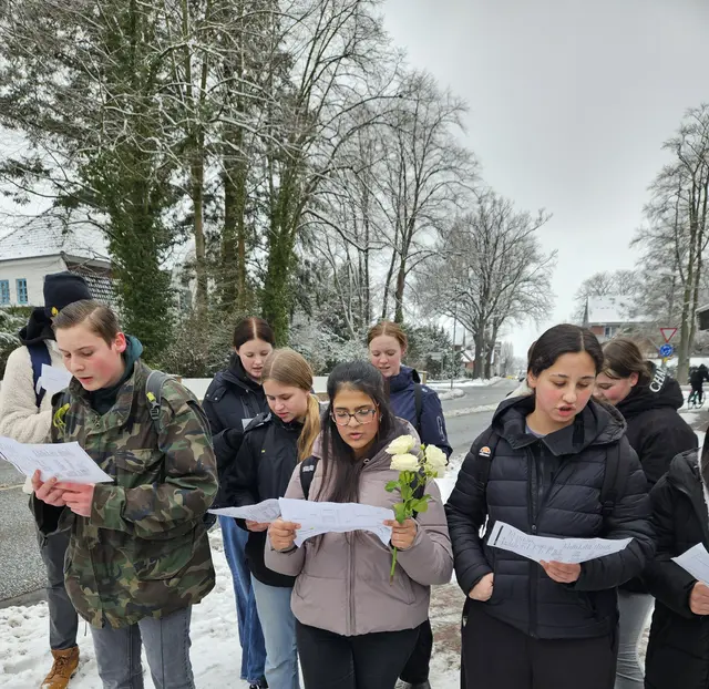 Schüler erinnern an die Opfer des Holocaust | Foto: Deike Masuth