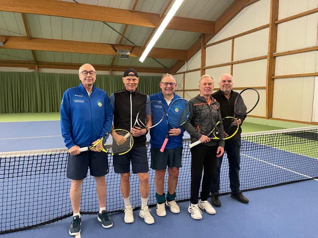 TC Fredenbeck: Joachim Kellermann (v. li.), Karl Heinz Driller, Werner von Borstel, Eric Prenzel und Frank Jeschke | Foto: TC Fredenbeck