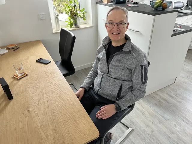 Im Interview mit dem WOCHENBLATT: Ralf Struckhoff am Küchentisch | Foto: sra