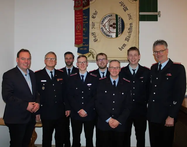 Ehrungen und Beförderungen bei der Jahreshauptversammlung der Freiwilligen Feuerwehr Tönnhausen | Foto: gi