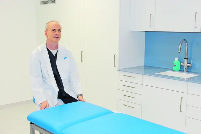 Dr. Frank Hoffmann nimmt in seiner Praxis auch kleine Eingriffe am Auge vor | Foto: sb