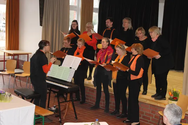 Mitglieder des Chores "Chorios" unter der Leitung von Christina Koller sorgten beim Neujahrsempfang für die musikalische Unterhaltung | Foto: ce