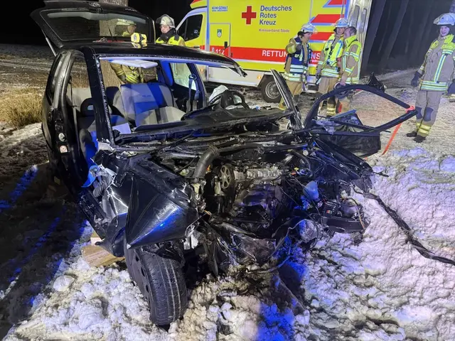 Der Lupo wurde völlig zerstört | Foto: Polizei