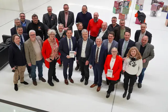 Vertreterinnen und Vertreter aus dem Landkreis Harburg bekräftigten im Landtag ihre Ablehnung einer ICE Neubaustrecke | Foto: Gemeinde Seevetal