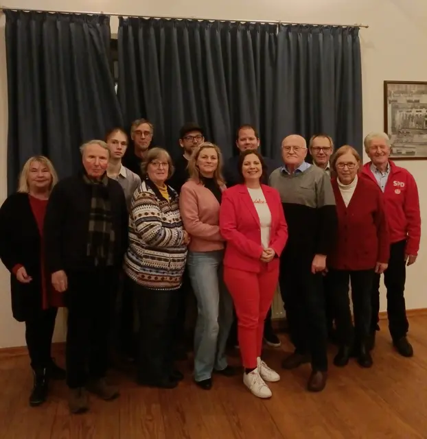 Gabriela Neumann (v. li.), Prof. Dr. Jens-Rainer Ahrens, Niklas Peuker, Günter Meschkat, Meike Strobel, Peter Asmus, Jessica Nottorf, Katharina Moll, Marcel Köster, Dr. Manfred Lohr, Lars Heuer, Helga Hoppe und Bernd Heckmann | Foto: SPD Hanstedt 