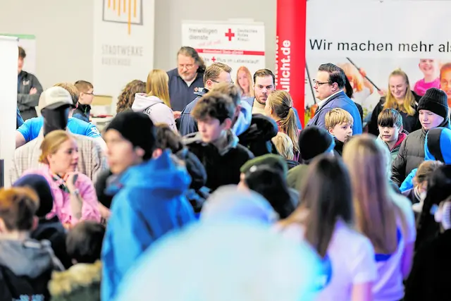 Auf der Messe können die Jugendlichen zwanglos Kontakte knüpfen  Fotos: Jörg Struwe, PicselwebAuf der Messe | Foto: Jörg Struwe, Picselweb