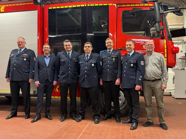 Die neue und alte Führung der Ortsfeuerwehr Trelde mit dem Stadtrat und dem Ortsbürgermeister von Trelde (v.li.): André Emme, Dirk Hirsch, Eike Kleeblatt, Andreas Lachmann, Torben Heidorn-Maskos, Christian Matzat und Stephan Jennerich | Foto: Feuerwehr Buchholz