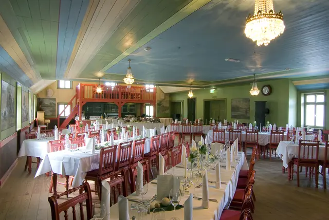 Im Historischen Tanzsaal am Kiekeberg feiern bis zu 120 Personen - auch ein kleinerer Kreis ist darin möglich.  | Foto: FLMK