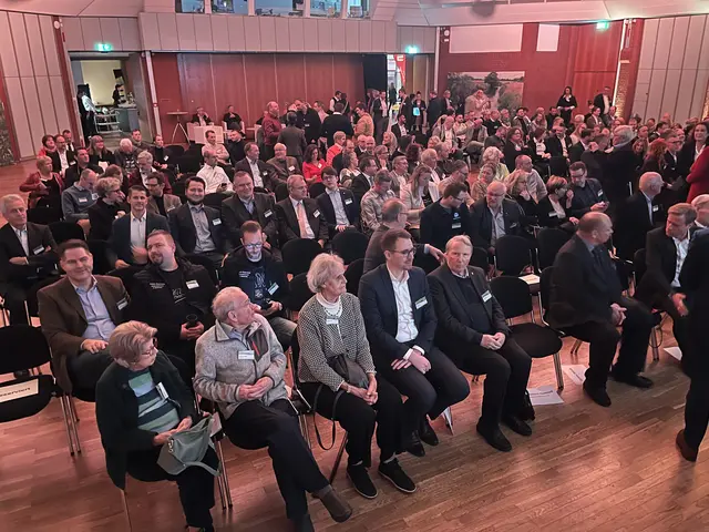 Rund 200 Gäste folgten der Einladung der Gemeinde Seevetal und der Seevetaler Gewerbevereine | Foto: sra