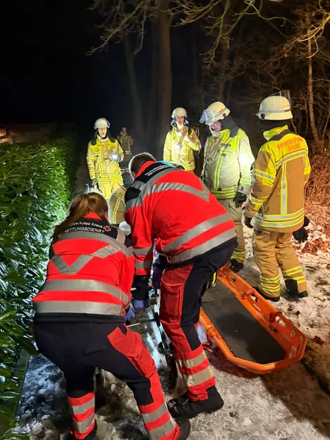 Der Abtransport der Patienten wird vorbereitet. | Foto: FF Wiepenkathen