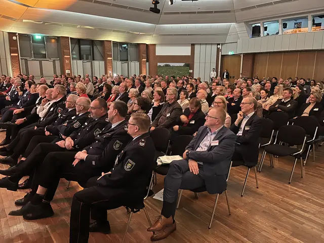 Rund 200 Gäste folgten der Einladung der Gemeinde Seevetal und der Seevetaler Gewerbevereine | Foto: sra