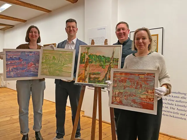 Übergabe Schenkung (v. l.: Dr. Constanze Köster, Fielmann-Museumförderung | Egon Pankow, Fielmann Stade | Dr. Sebastian Möllers, Museen Stade | Yvette Kießling) | Foto: © Museen Stade