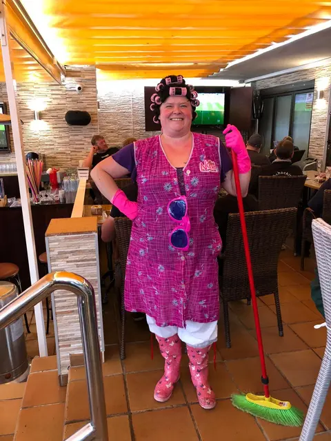 Foto: „Nona-Die PartyPutze von Malle“