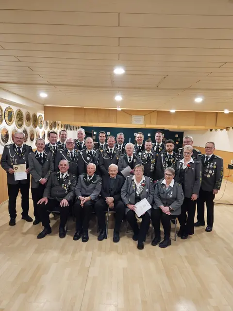Geehrte, Ernannte, Beförderte, neue Amtsinhaber der Schützenkameradschaft Luhdor-Roydorf
 | Foto: Schützenkameradschaft Luhdorf-Roydorf