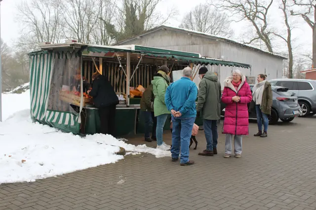 Auf dem Fredenhoff gibt es jeden Freitagnachmittag frisches Obst und Gemüse. Neue Markthändler sind herzlich willkommen | Foto: sb
