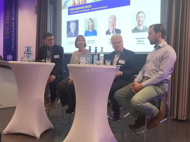 Podiumsrunde mit (v. li.) Michael Leitl, Silke Schleiff, PRof. Dr. Ing. Ingo Hadrych und Maximilian Webers