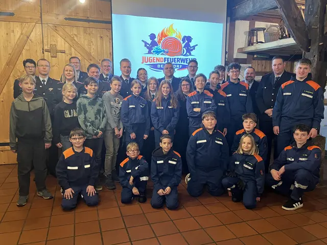 Die neu gegründete Jugendfeuerwehr Beckdorf glänzt mit eigenes entwickeltem Logo | Foto: Sandra Polenz