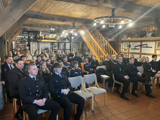 Ein volles und stolzes Publikum bei der Gründung der Jugendfeuerwehr Beckdorf | Foto: Sandra Polenz