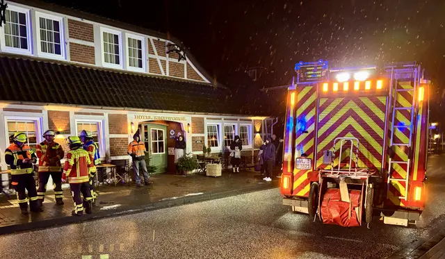 Die Feuerwehr rückte in die Hittfelder Kirchstraße aus | Foto: Dirk Jäger, Feuerwehr Seevetal
