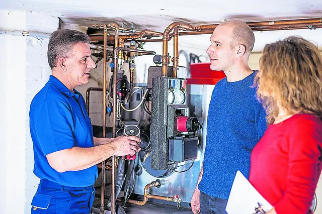 Hybridheizungsanlagen mit Heizöl-Brennwerttechnik arbeiten sehr effizient  | Foto: VdZ