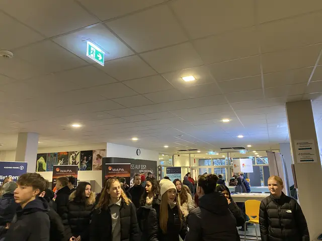 Die Ausbildungsmesse direkt nach der Eröffnung | Foto: Nick Blumenstein