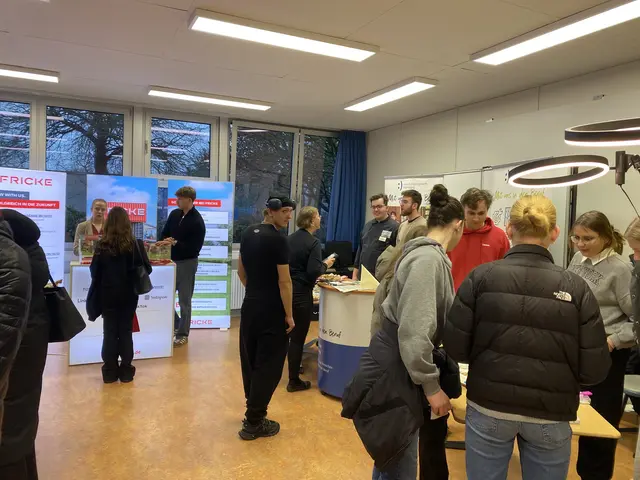 Einer der vielen Räume der Messe | Foto: Nick Blumenstein