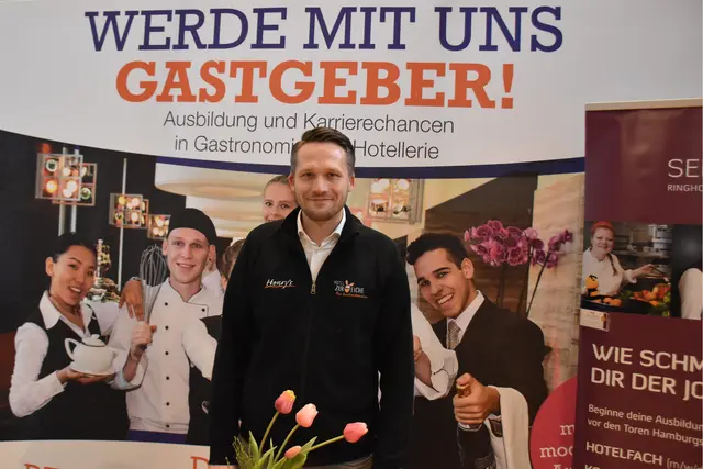 Jan Philip Stöver (Zur Eiche, Buchholz) informierte über Ausbildung und Karrierechancen in der Gastronomie und Hotellerie | Foto: Axel-Holger Haase