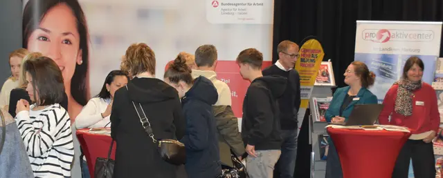 Der Stand der Agentur für Arbeit war stets gut besucht | Foto: Axel-Holger Haase
