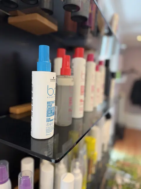 Im Salon wir ausschließlich mit hochwertigen Produkten gearbeit | Foto: tml