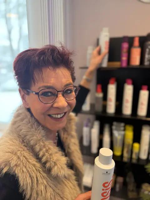 Spaß bei der Arbeit! Christiane Bredehöft liebt ihren Beruf, das sieht man ihr an | Foto: tml