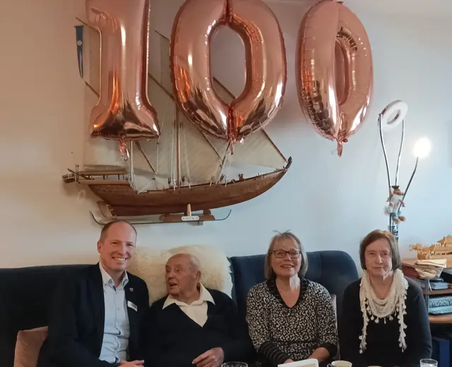 Bürgermeister Tobias Handtke, Heinz Krause, Hannelore Buls und Renate Harnisch (von links) beim 100. Geburtstag in Neu Wulmstorf | Foto: SoVD-Niedersachsen