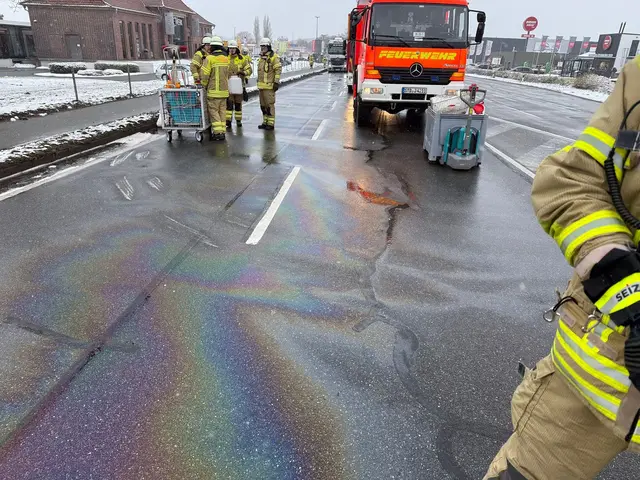 Die Feuerwehr dichtete die Straßenentwässerung vorübergehend ab | Foto: Freiwillige Feuerwehr Wiepenkathen
