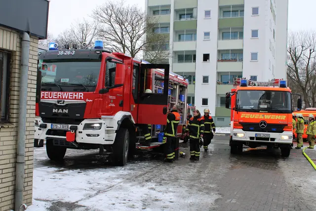Feuerwehr Stade und Hollern-Twielenfleth im gemeinsamen Einsatz | Foto: Stefan Braun/Feuerwehr