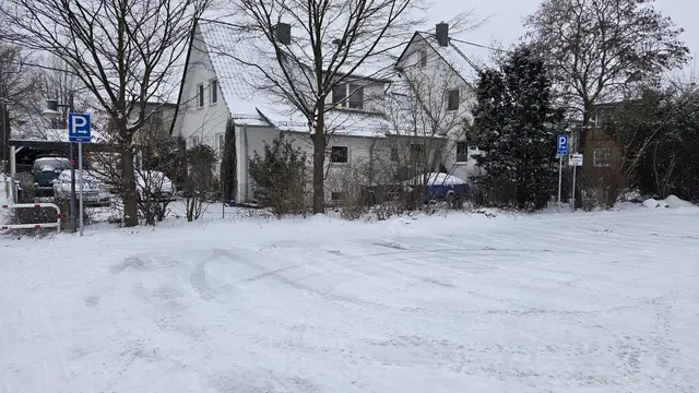 Der leere Parkplatz darf von den Besuchern der Schulstraße nicht genutzt werden | Foto: CDU Ortsratsfraktion Maschen/Horst/Hörsten