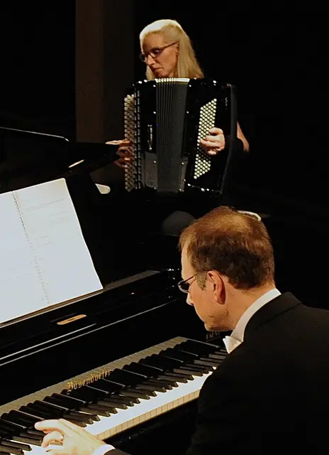 Antje Steen (Akkordeon) und Fabian Dobler (Klavier) kommen nach Fleestedt | Foto: Fabian Dobler 