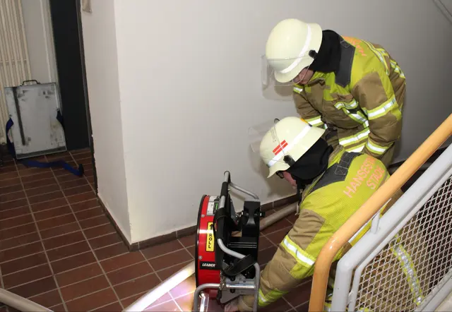 Belüftungsgeräte kamen zur Entrauchung des betroffenen Bereichs zum Einsatz | Foto: Stefan Braun /Feuerwehr Stade