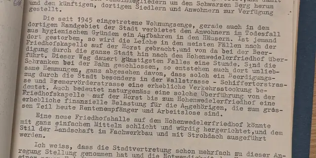 Hier wird beschrieben, dass der Leichenzug mangels eigener Friedhofskapelle durch die halbe Stadt führt | Foto: Stadtarchiv Stade (Foto: jd)