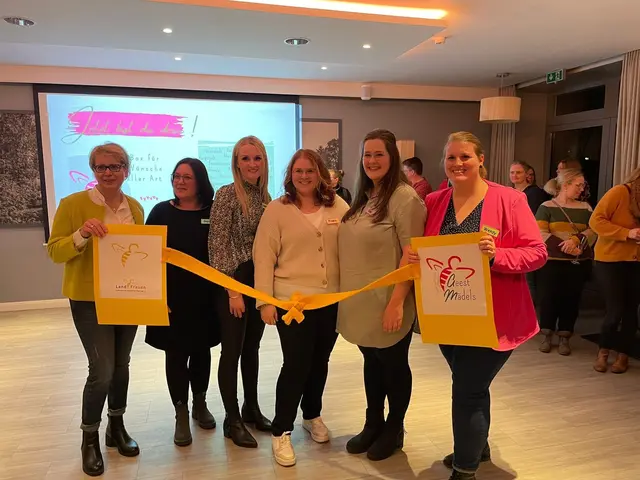 Bei der offizielle Gründung der GeestMädels:
Birgit Dammann-Tamke (v.l.) (1.Vorsitzende Harsefelder Landfrauen), Sarah Dankers-Su at, Swantje Mehrkens, Franziska Wieduwilt, Lea Apenburg, Wendy Jacob | Foto: GeestMädels