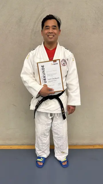 Thanh Long Nguyen war sichtlich erfreut über seine Ehrung. | Foto: Jan Eggert, MTV Ramalesloh