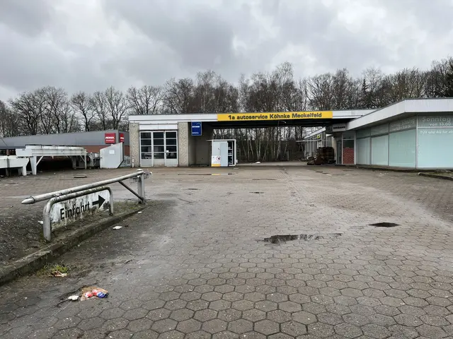 Das heruntergekommene Areal „ziert“ die Glüsinger Straße seit vielen Jahren | Foto: sra